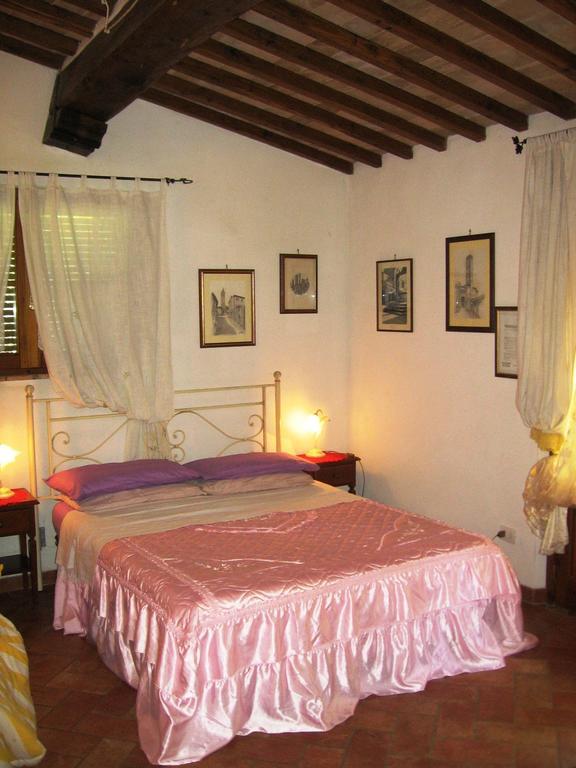 فندق La Capanna Di Sovestro سان جيمينيانو الغرفة الصورة